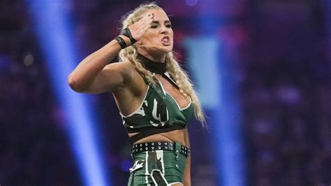 lacey evans leaked|Former WWE Superstar Lacey Evans Goes Braless, Announces。